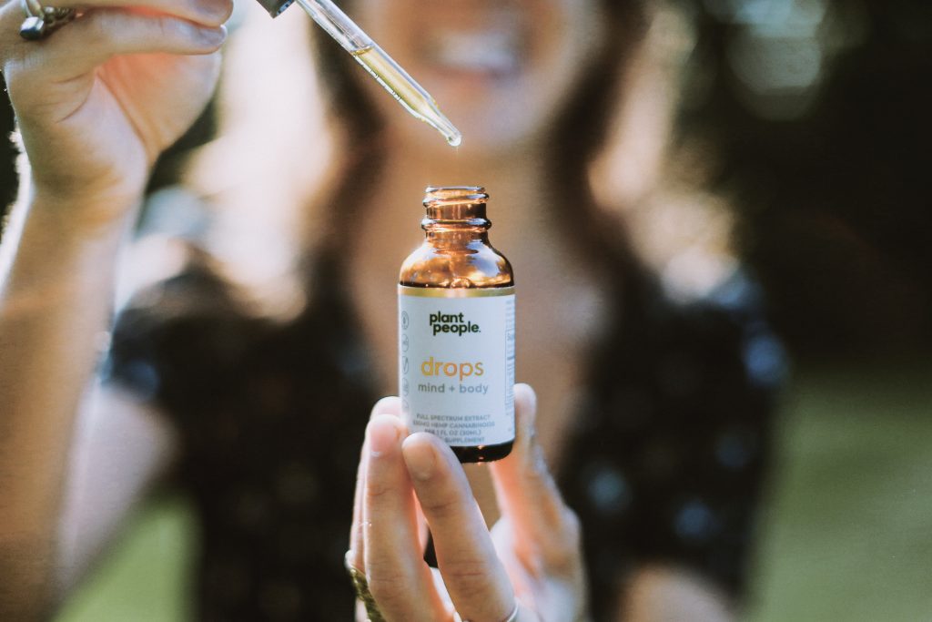 9 Benefits and Uses of CBD Oil