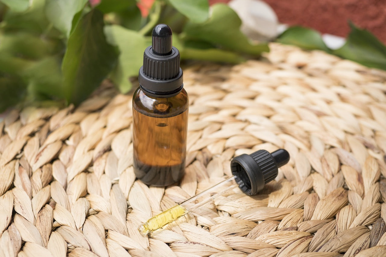 8 Amazing Hemp Oil Benefits for Skin